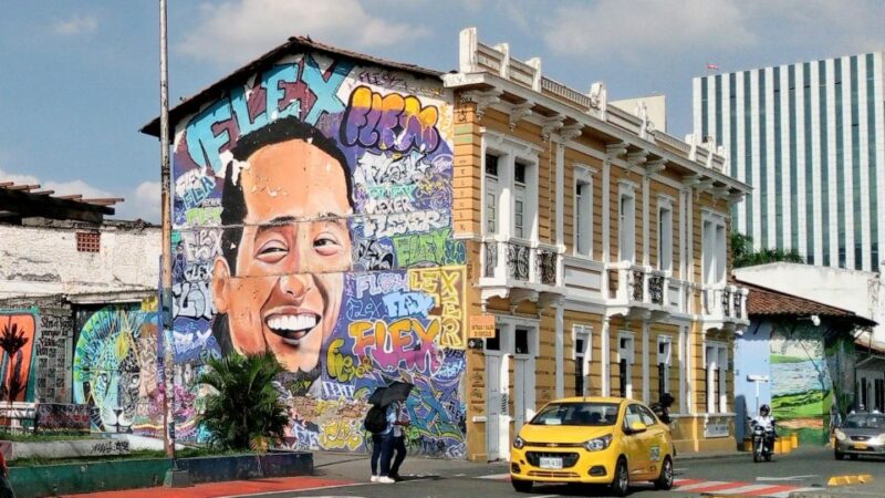 Cali: Highlights and Old Town Self-guided Walk - Interactive Experience