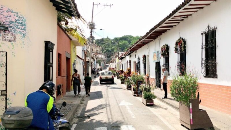 Cali: Highlights and Old Town Self-guided Walk - Plazoleta Jairo Varela and Trumpet Sculpture