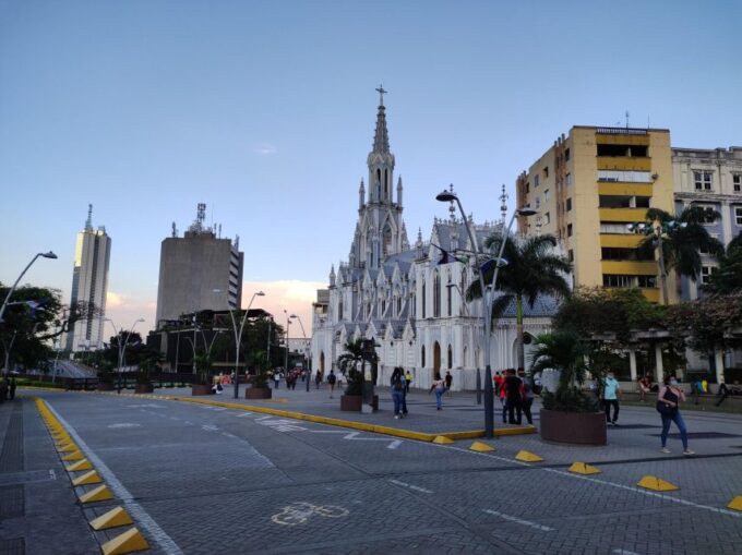 Cali: San Antonio, Tertulia Museum & Downtown Cali City Tour - Guided Tours and Experiences