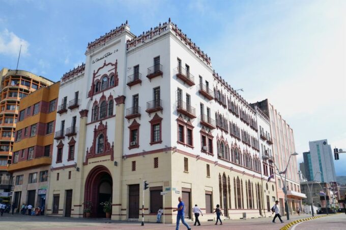 Cali: Three Hours Walking Cali City Discovery Tour - Recap