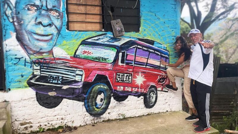 Cali: Walking Tour of the 11 Neighborhoods of Commune 20 - Itinerary and Experience