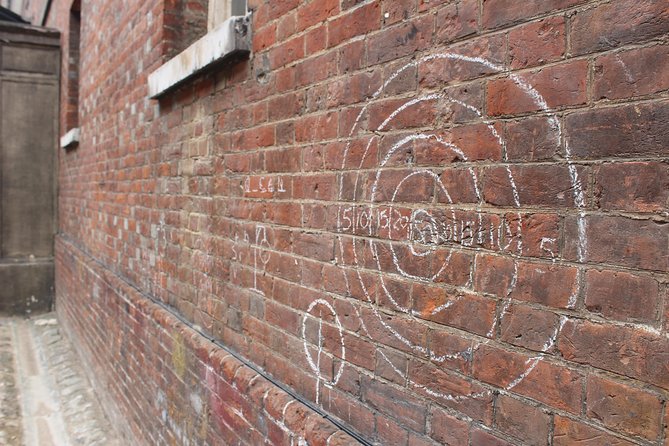 Call the Midwife Location Tour in Chatham - Meeting and Pickup
