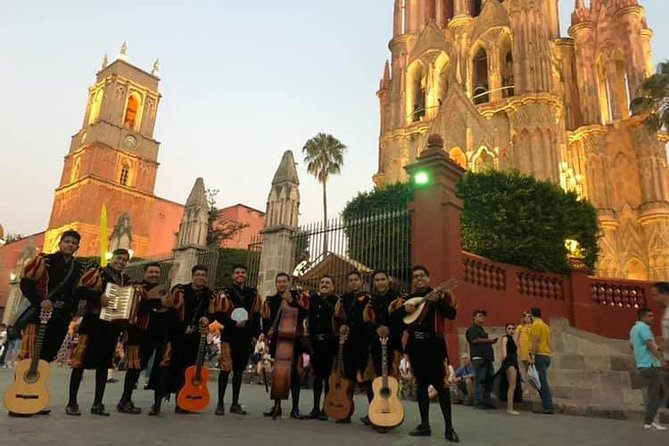 Callejoneadas With the Virreynal Student - Traveling With the Virreynal Student