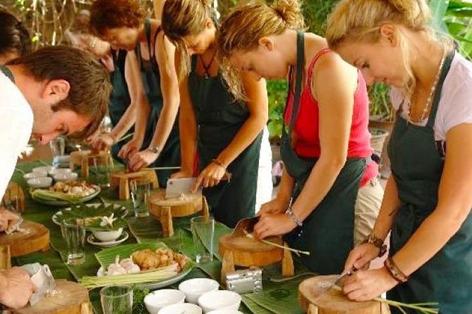 Cambodian Local Private Cooking Class - Dining Experience