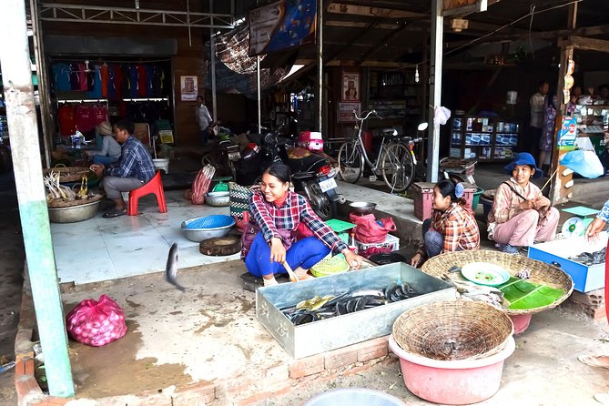 Cambodian Market Tour and Unique Cooking Experience in a Countryside Kitchen - Host and Community Interaction