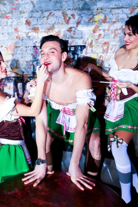 Cambridge: Bar Maid-led Pub Crawl for Special Events - Bar Maid Party Leaders