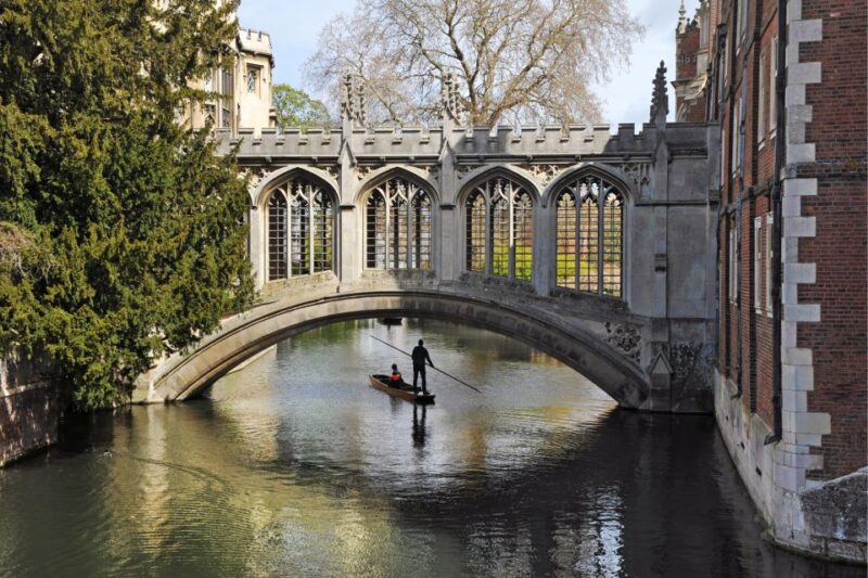 Cambridge: City Exploration Game and Tour - Requirements and Restrictions
