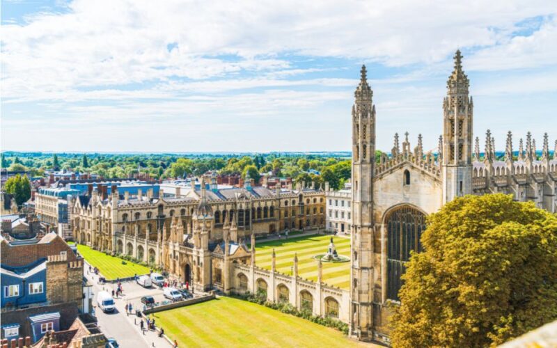 Cambridge: Famous Alumni Quest Experience - Immersive Gameplay Experiences