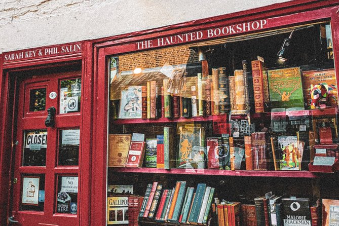 Cambridge Instagram Self-Guided Tour - Top Photo Spots - Stroll Along Magdalene Bridge