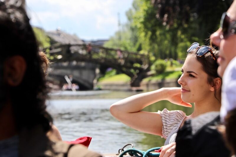 Cambridge: Private Chauffeured Punting Tour - Viewing the Cambridge Colleges
