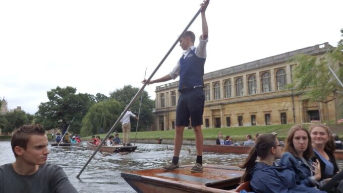 Cambridge: Punting Tour on the River Cam - Preparing for the Tour