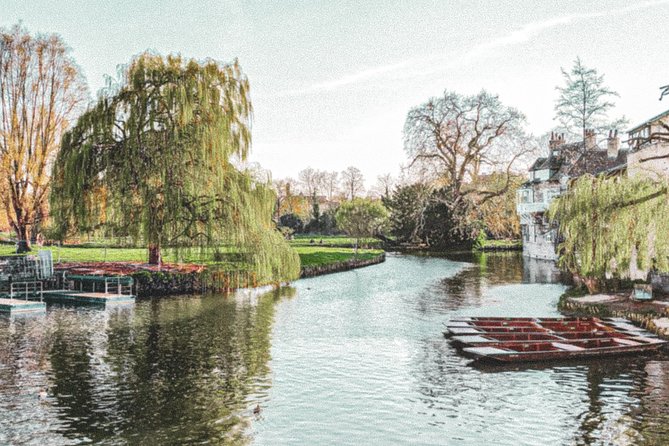 Cambridge Riverside Walk From Queen's College to Trinity College - Audio Tour Enhancing the Experience