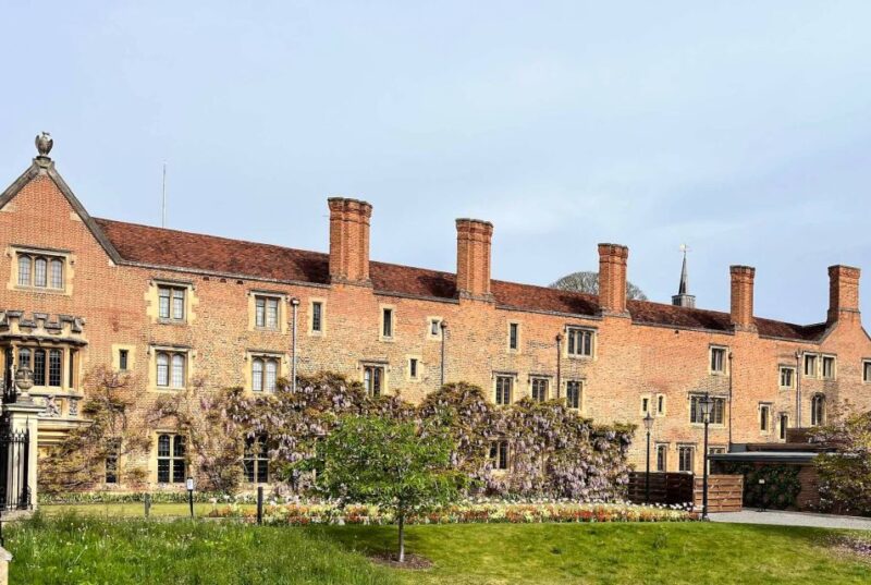 Cambridge: Self-Guided Colleges Walking Tour and Sightseeing - Key Points