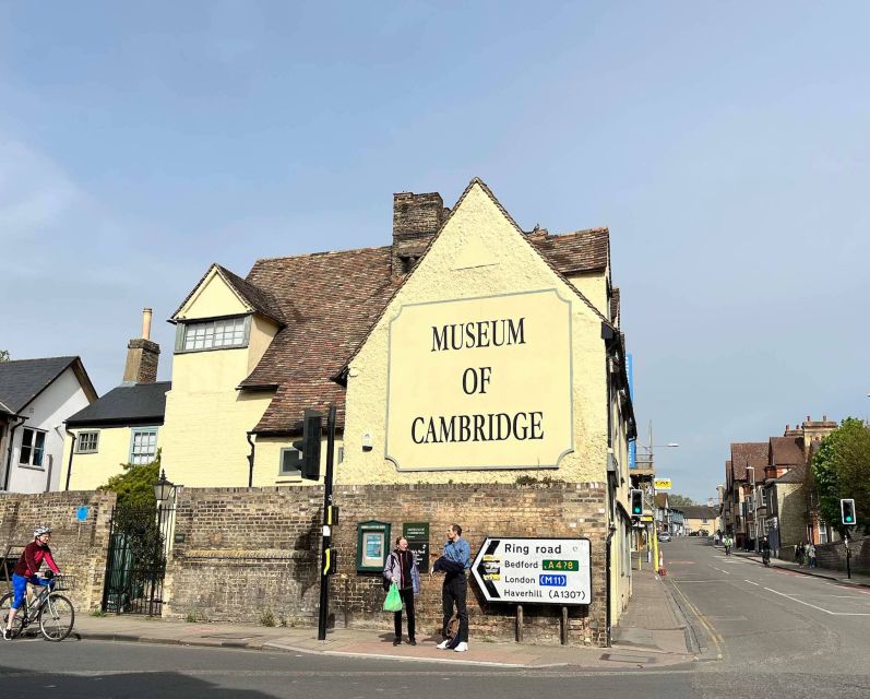 Cambridge: Self-Guided Colleges Walking Tour and Sightseeing - Explore University of Cambridge Colleges