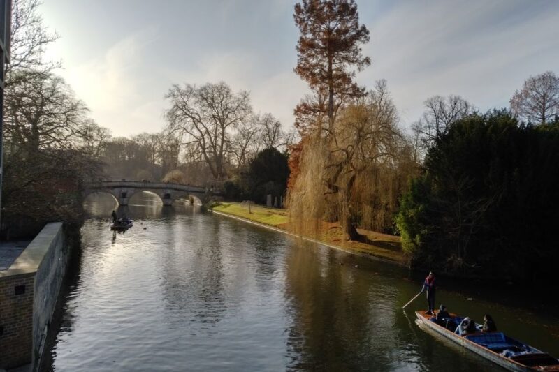 Cambridge: Self-Guided Smartphone Treasure Hunt - Navigating the City Map