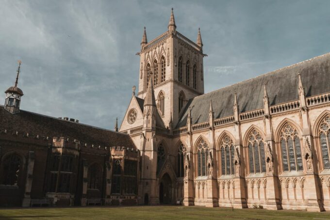 Cambridge: Self-Guided Walking Tour With Mobile App - Explore Historical Streets