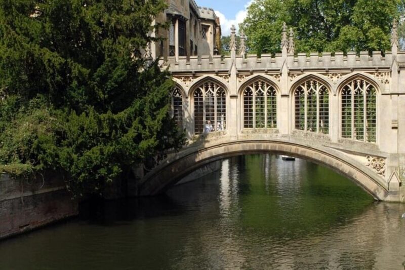 Cambridge: Sightseeing Walking Tour With a Local Guide - Captivating Stories and Anecdotes