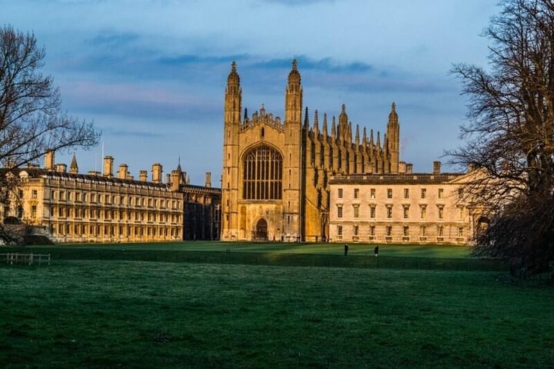 Cambridge: Sightseeing Walking Tour With a Local Guide - Immerse in Lively Atmosphere