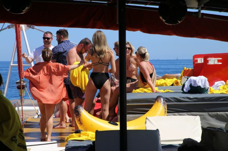 Cambrils: Catamaran Cruise With Drinks and BBQ Lunch Option - Onboard Offerings and Dining Options