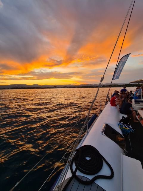Cambrils: Costa Dorada Sunset Catamaran Cruise With Drinks - Itinerary and Activities