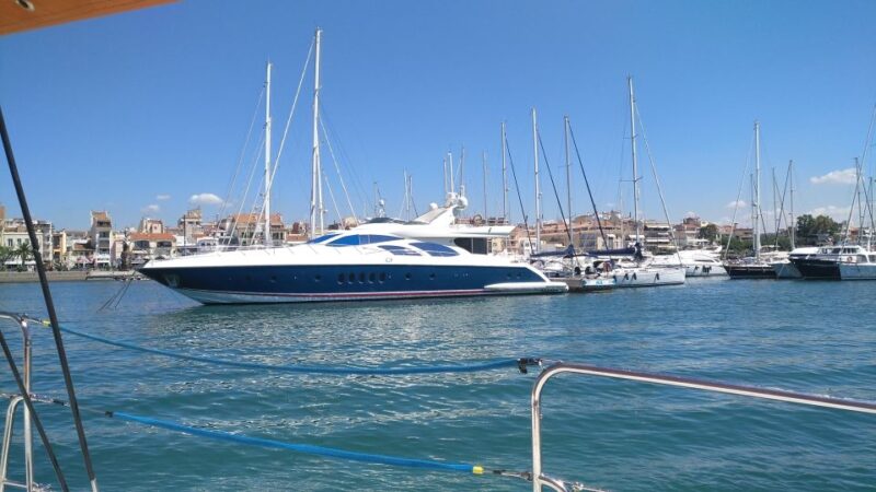 Cambrils/Salou: Coastline Catamaran 2h With Drinks, Pickup - Key Points
