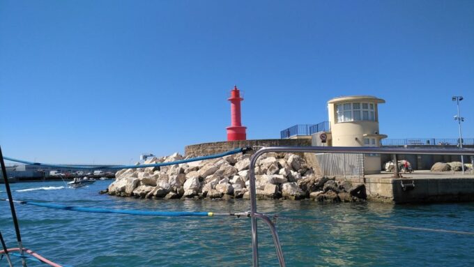 Cambrils/Salou: Coastline Catamaran 2h With Drinks, Pickup - Frequently Asked Questions