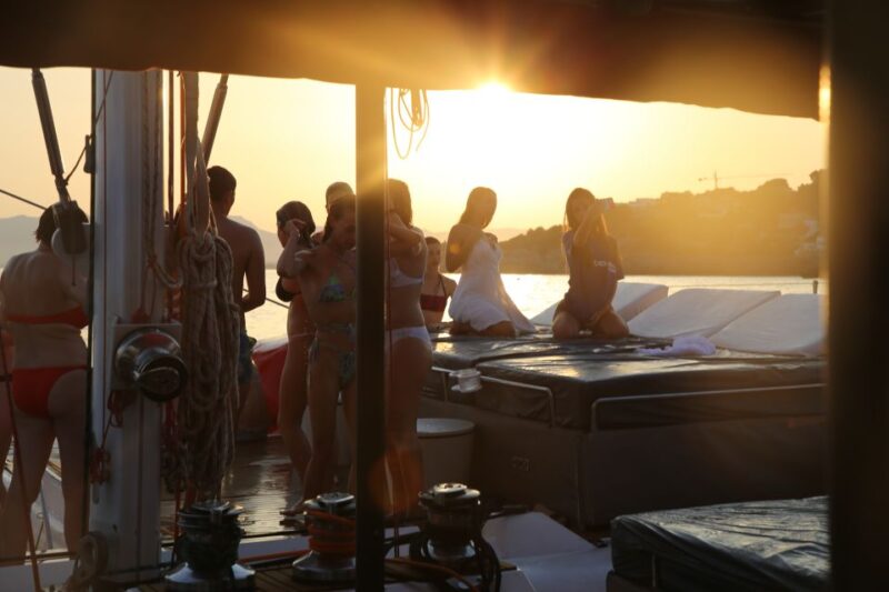 Cambrils: Sunset Catamaran Cruise With Drinks - Experience Highlights