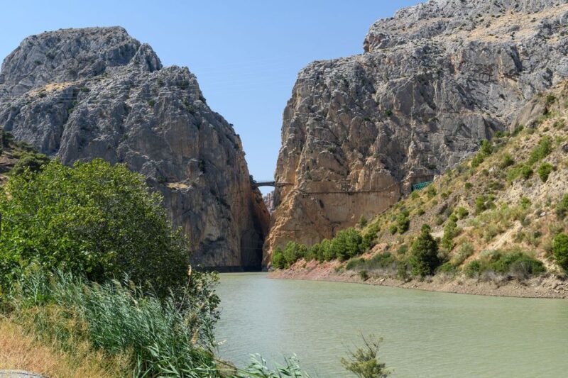 Caminito Del Rey: Guided Tour With 1 Drink and Shuttle Bus - Tour Duration and Distance