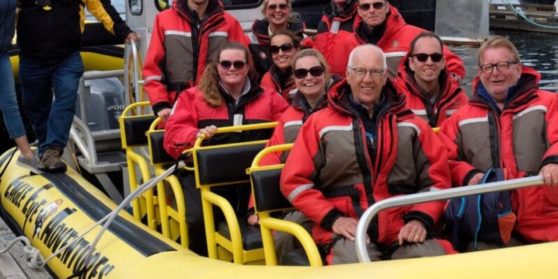 Campbell River: Scenic Sunset Tour By Boat - Tour Features