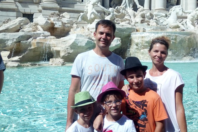 Campo De' Fiori Market and Trevi Fountain Food and Wine Tour in Rome - Visiting Trevi Fountain