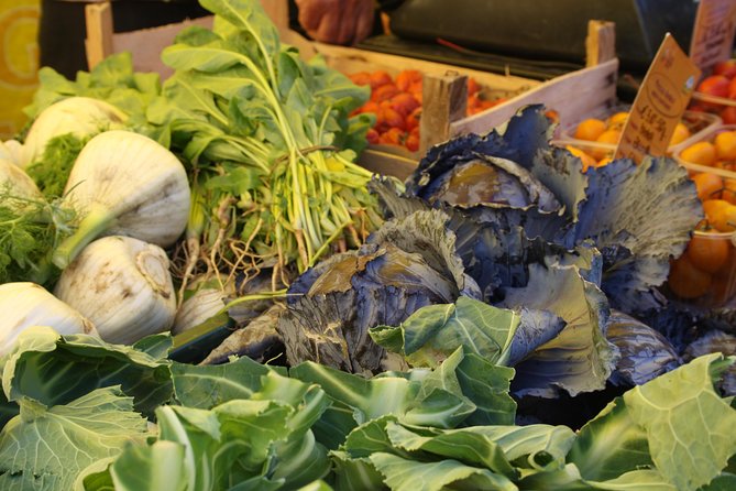 Campo Dei Fiori Market and Trevi Fountain District Food & Wine Tour in Rome - Meeting Point and Logistics