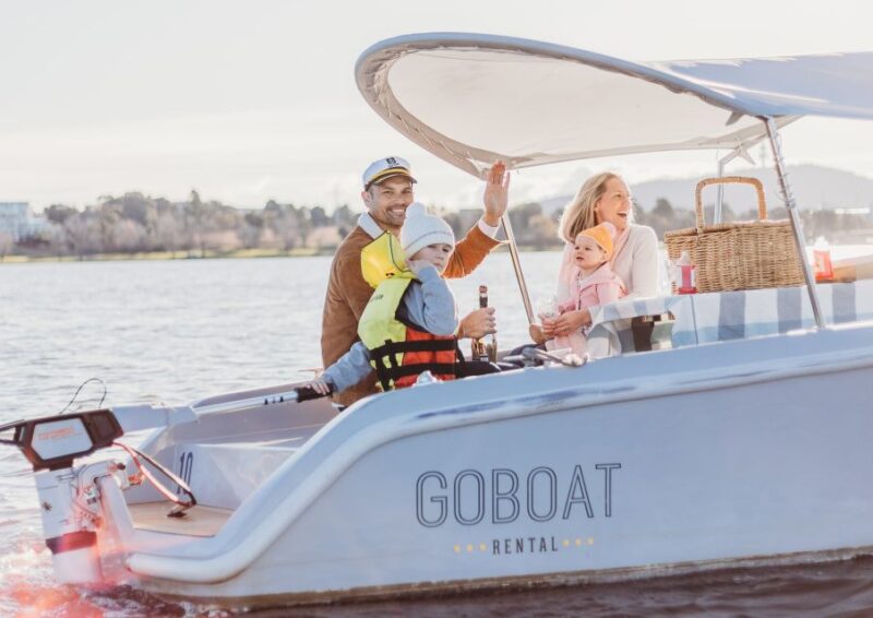 Canberra: Electric Picnic Boat Rental - Canberra Sightseeing