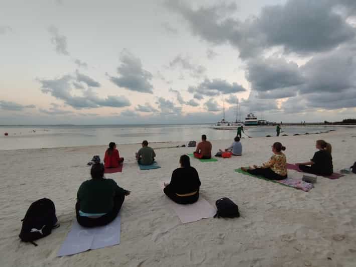 Cancún: Beach Yoga Class With Guided Meditation - Class Experience