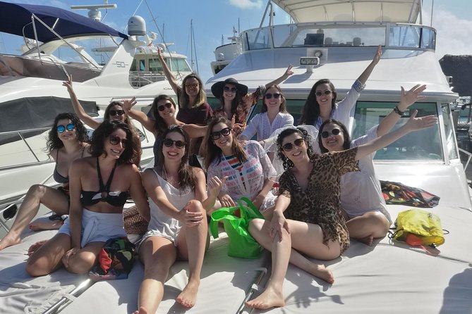 Cancun Boat Tour to Isla Mujeres on Luxury Yacht With Chef -Sr55c - Grilling Live Lobster