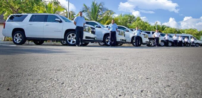 Cancun: Cancun Airport - Hotel Zone - Cancun Airport - Convenient Amenities Included