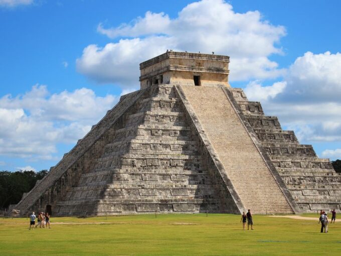 Cancun: Chichen Itza & Cenote Tour With Entry Fees and Lunch - Lunch and Refreshments