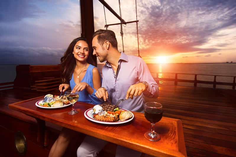 Cancún - Columbus Lobster & Dinner Tour for Couples - Dining Experience
