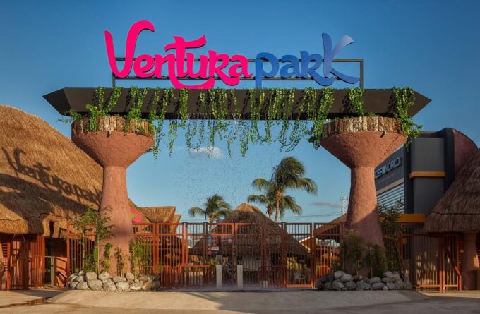 Cancun: Dolphin Golden Experience + Water Park and Buffet - Ventura Park Activities