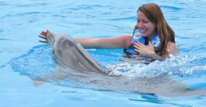 Cancún: Dolphin Swimming Program on Isla Mujeres With Buffet - Participant Criteria
