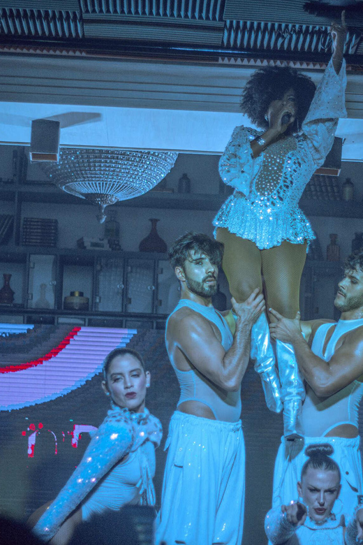 Cancun: Dragaret Live Music and Dance Show - Key Points