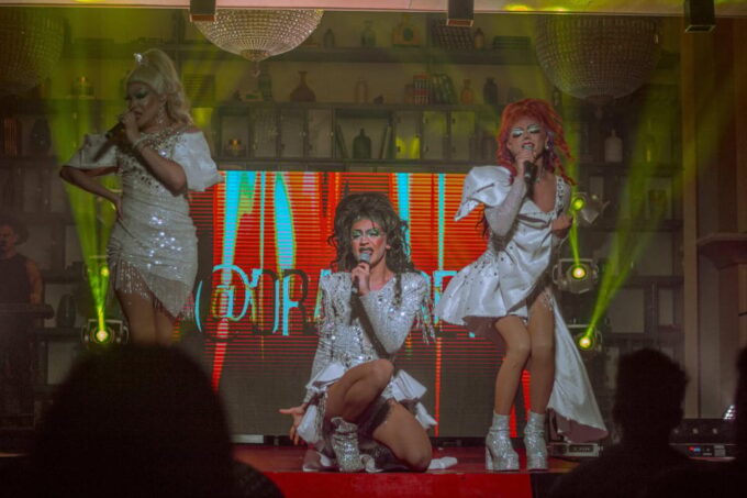 Cancun: Dragaret Live Music and Dance Show - Dress Code and Policies