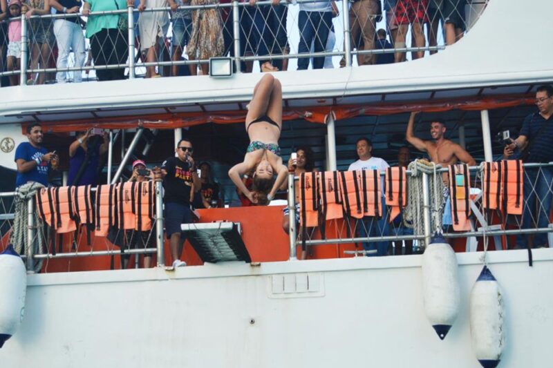Cancun: Full-Day Catamaran Cruise to Isla Mujeres - Food and Drink