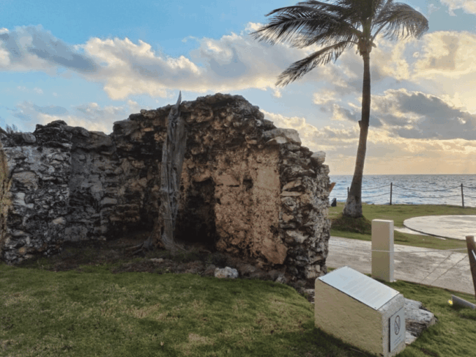 Cancun: Guided Walking Tour at the Punta Cancun Lighthouse - Cultural Insights