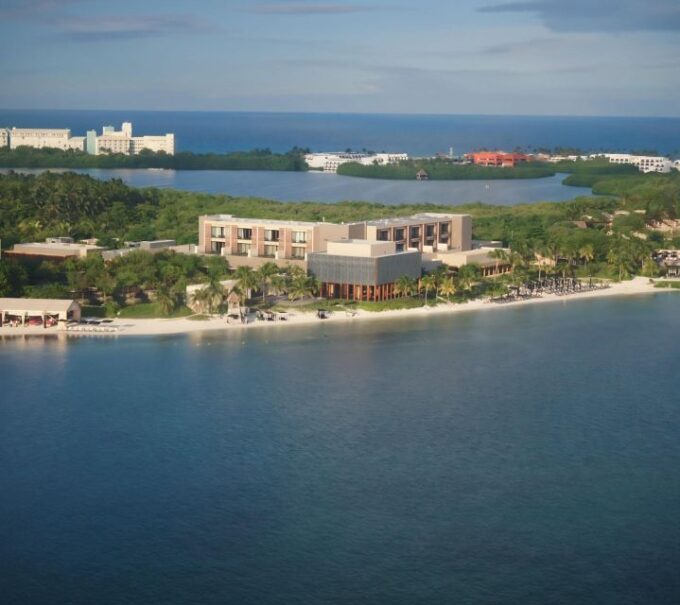 Cancun Hotel Zone: Panoramic Flight - Meeting Point and Location