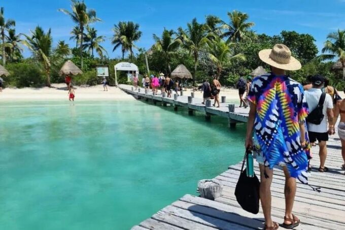 Cancun: Isla Contoy & Shopping Tour in Isla Mujeres - Snorkeling and Exploration
