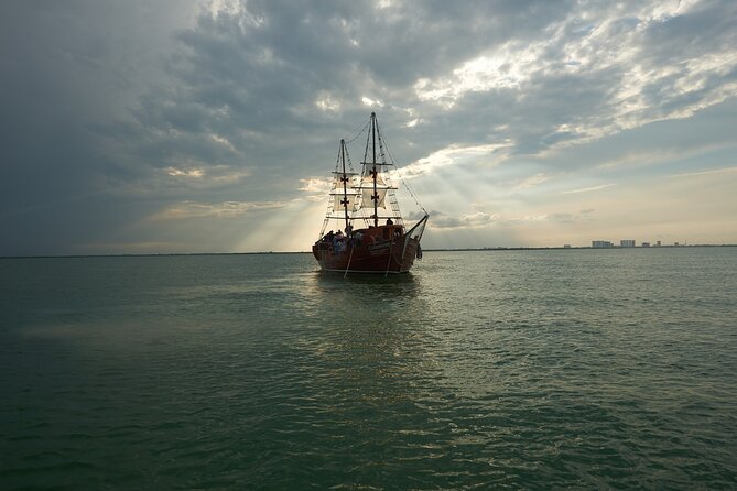 Cancun Lagoon Sunset Sailing Trip Aboard Classic Galeón With Dinner and Free Bar - Negative Feedback From Guests