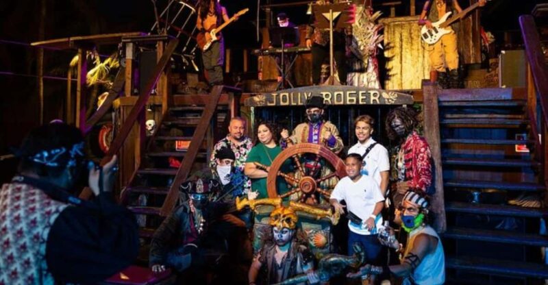 Cancun: Night Pirate Ship Cruise With Dinner and Show - Key Points