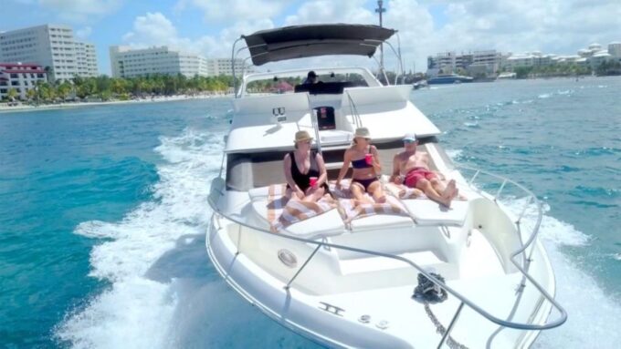 Cancun: Private Luxury 46-Feet Flybridge Yacht Cruise - Safety and Regulations