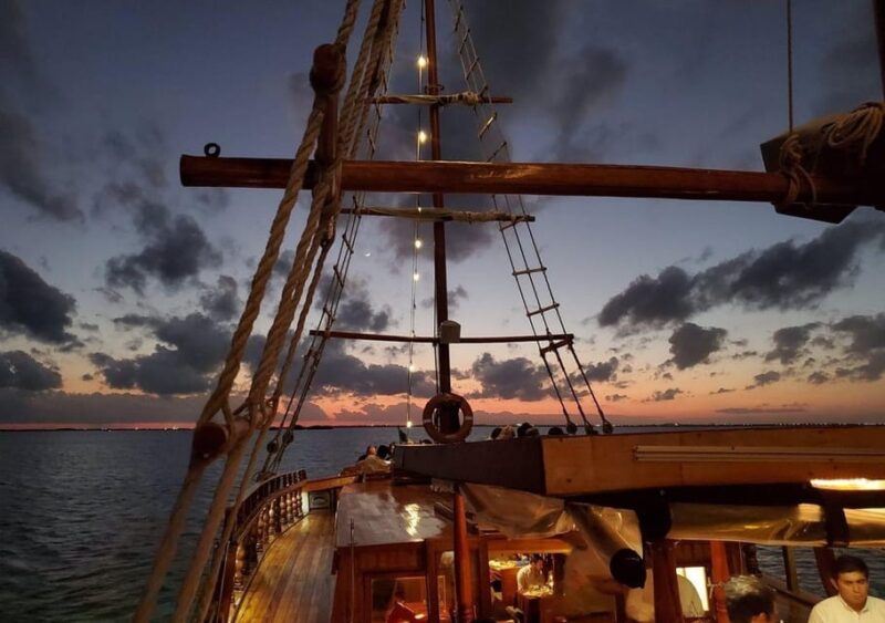 Cancun: Romantic Dinner Cruise With Open Bar and Live Music - Age and Dress Restrictions
