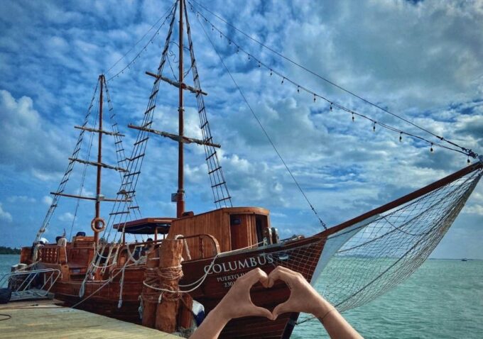 Cancun: Romantic Dinner Cruise With Open Bar and Live Music - Cancellation Policy